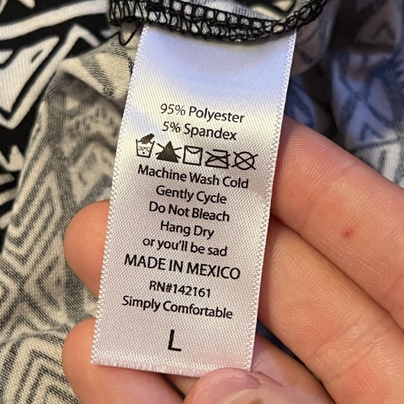 LuLaRoe Black and White Graphic Boxy Tee - Picture 4 of 4